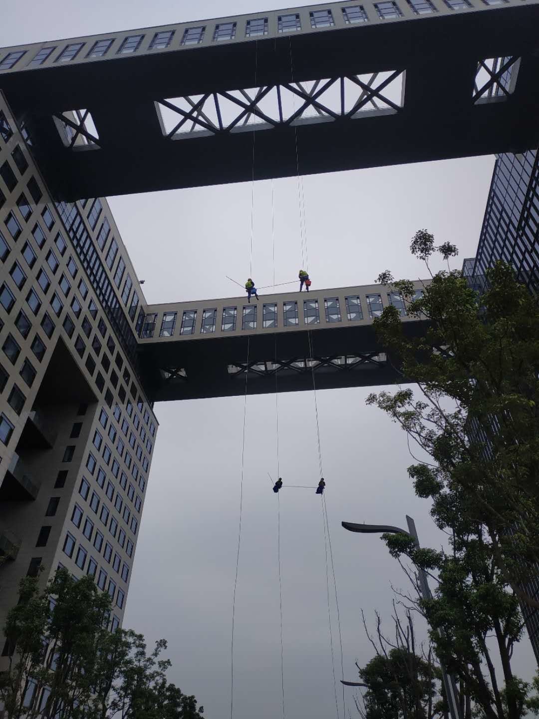 【江城清洗】中秋國(guó)慶，他們不放假！