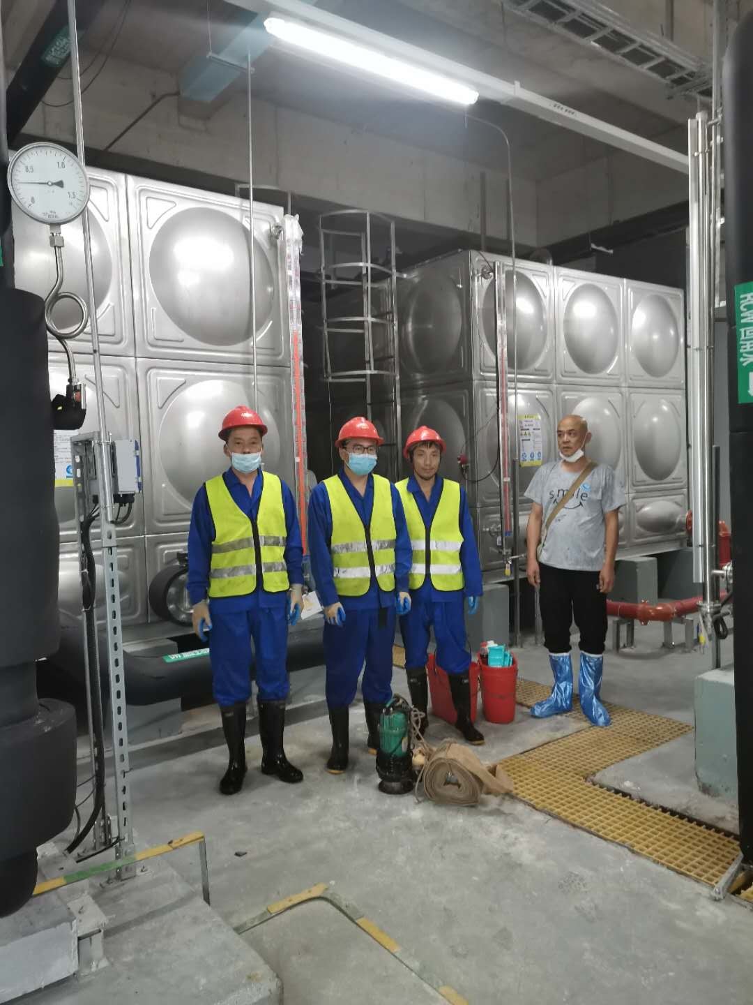 夏季來臨，水箱清洗正當(dāng)時(shí)。預(yù)約火爆進(jìn)行中......