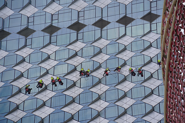 高空清洗：現(xiàn)代城市清潔的未來趨勢