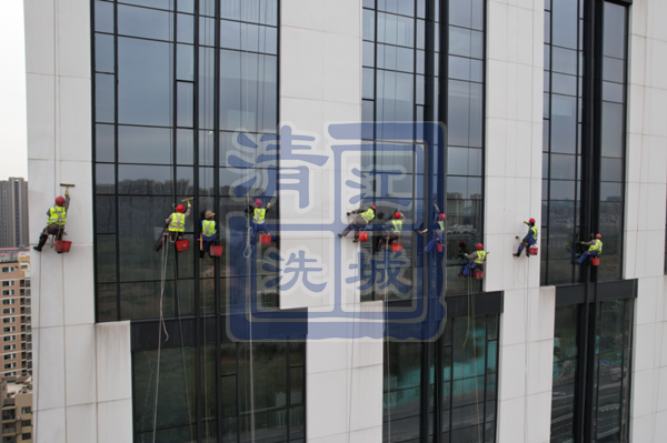 專業(yè)外墻清洗公司，江城清洗——29載行業(yè)深耕品牌