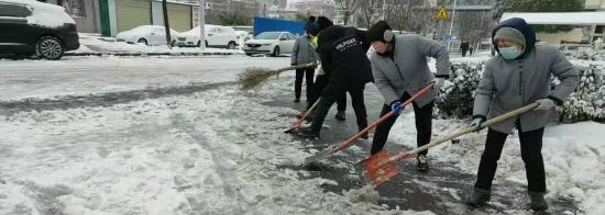 風(fēng)雪為證，堅(jiān)守為暖！致敬破冰前行的最美保潔人