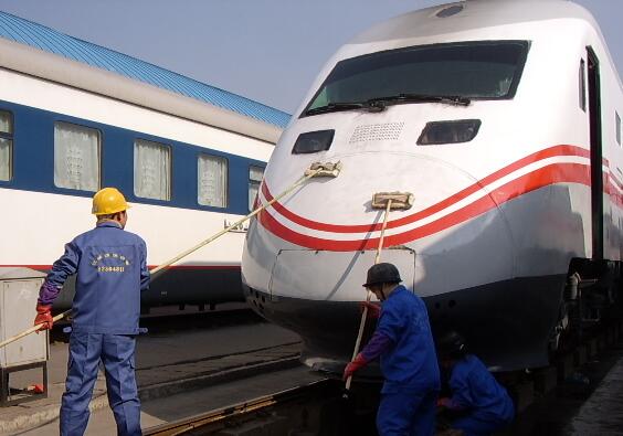 武漢鐵路局動(dòng)車(chē)保潔